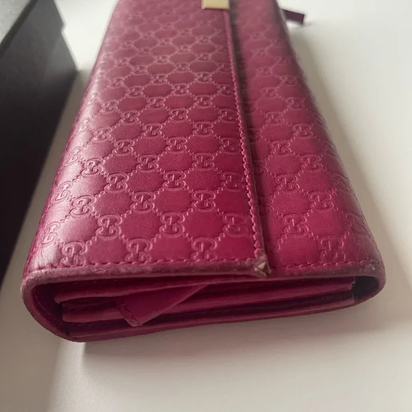 Gucci Wallet Microguccissima Leather Chain color Fuchsia Pink limited Edition